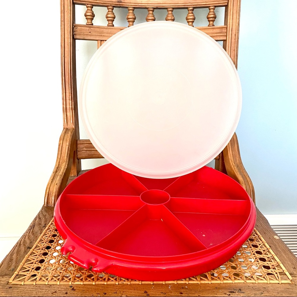 Tupperware 405-2 round divided veggie server